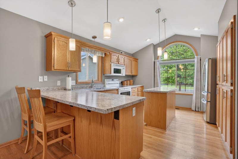 7987 Highland Dr, Lino Lakes, MN 55014
