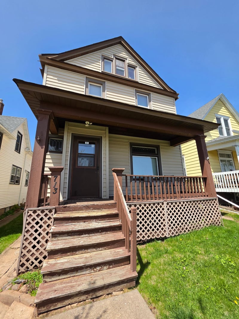 713 E 7th St, Duluth, MN 55805