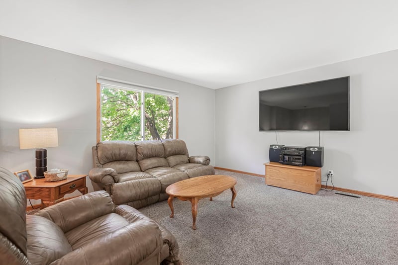 286 Frankland St, Mahtomedi, MN 55115
