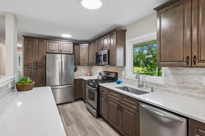 930 Dakota Ave, Long Lake, MN 55356