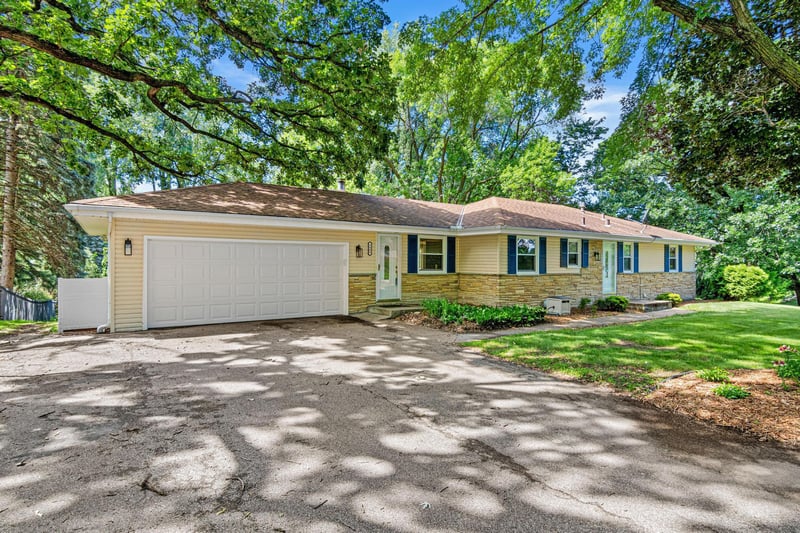 3405 Highland Dr, Burnsville, MN 55337