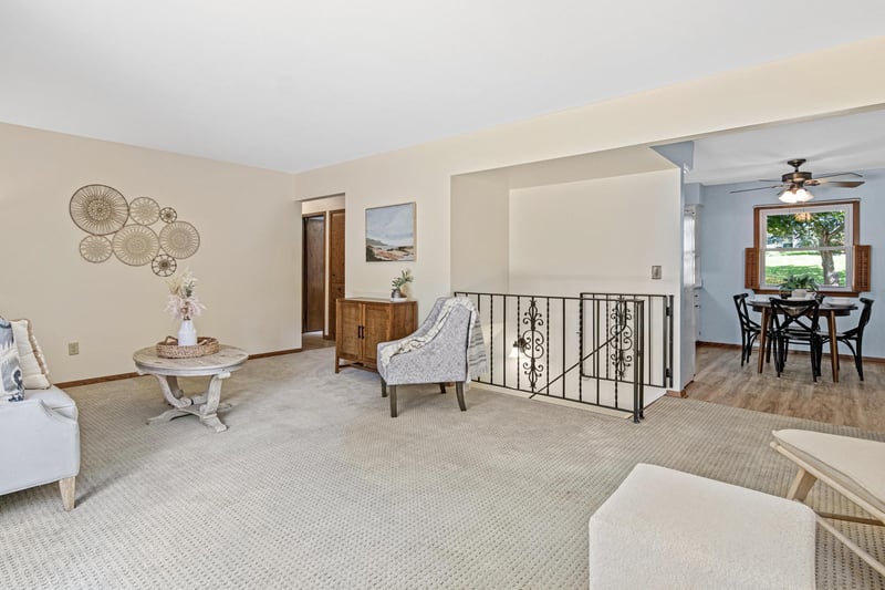 3405 Highland Dr, Burnsville, MN 55337