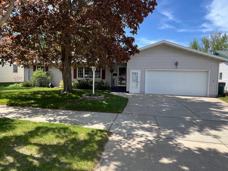 407 1st St SW, Wadena, MN 56482