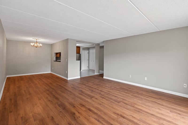 10501 Cedar Lake Rd #318, Minnetonka, MN 55305