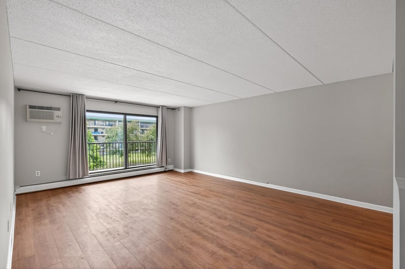 10501 Cedar Lake Rd #318, Minnetonka, MN 55305