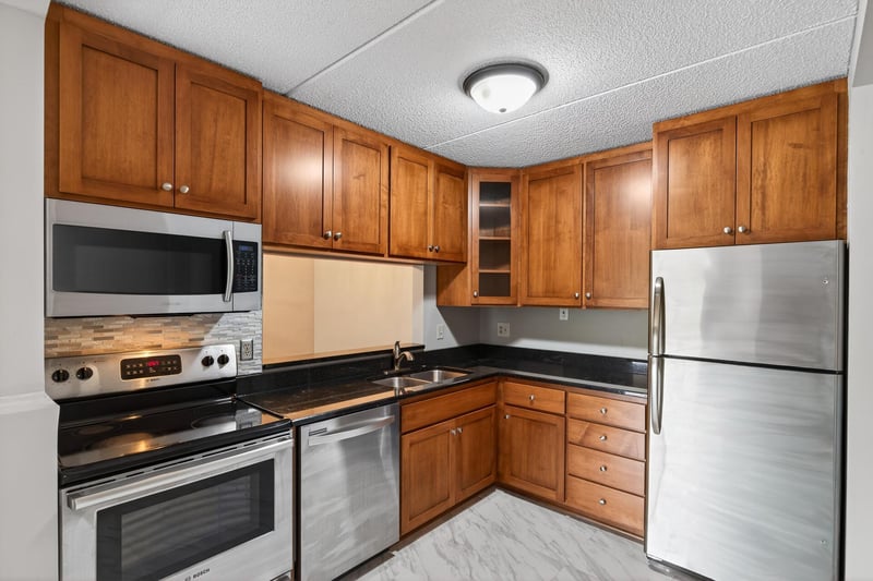 10501 Cedar Lake Rd #318, Minnetonka, MN 55305