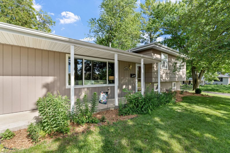 2420 Ensign Ave N, Golden Valley, MN 55427
