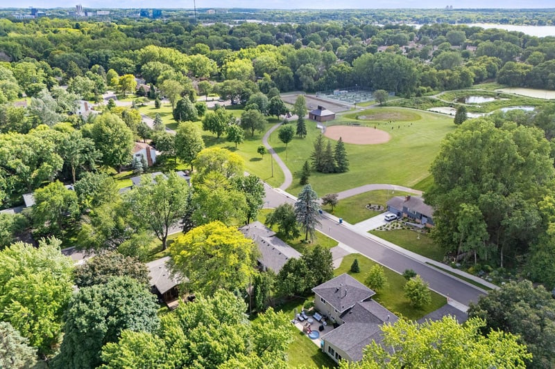 2420 Ensign Ave N, Golden Valley, MN 55427