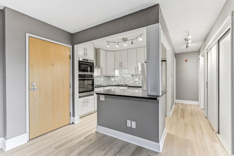 1700 Four Oaks Rd #331, Eagan, MN 55121