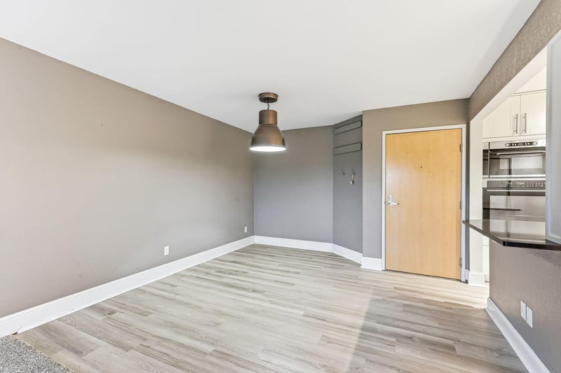 1700 Four Oaks Rd #331, Eagan, MN 55121