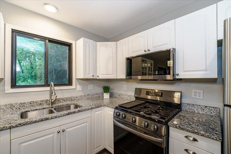 11574 Carriage Ct, Eden Prairie, MN 55344