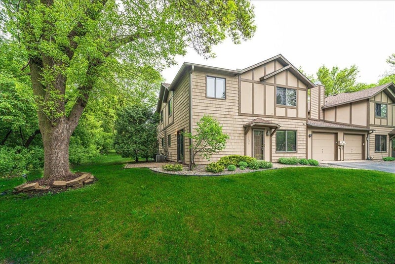 11574 Carriage Ct, Eden Prairie, MN 55344