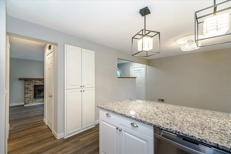 11574 Carriage Ct, Eden Prairie, MN 55344