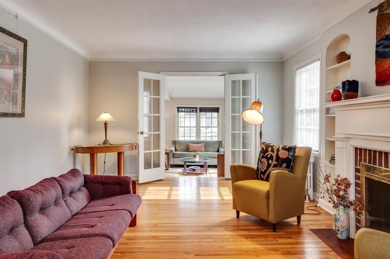 1949 E River Ter, Minneapolis, MN 55414