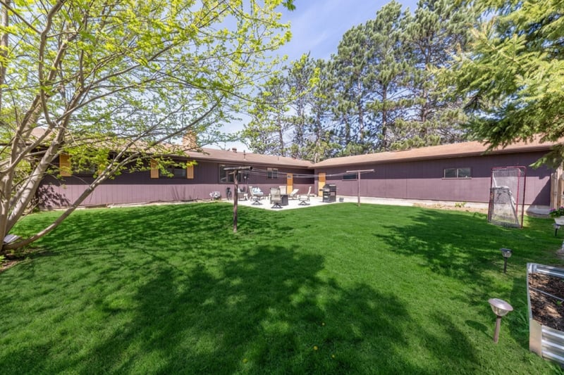 910 SW 4th Ave, Grand Rapids, MN 55744