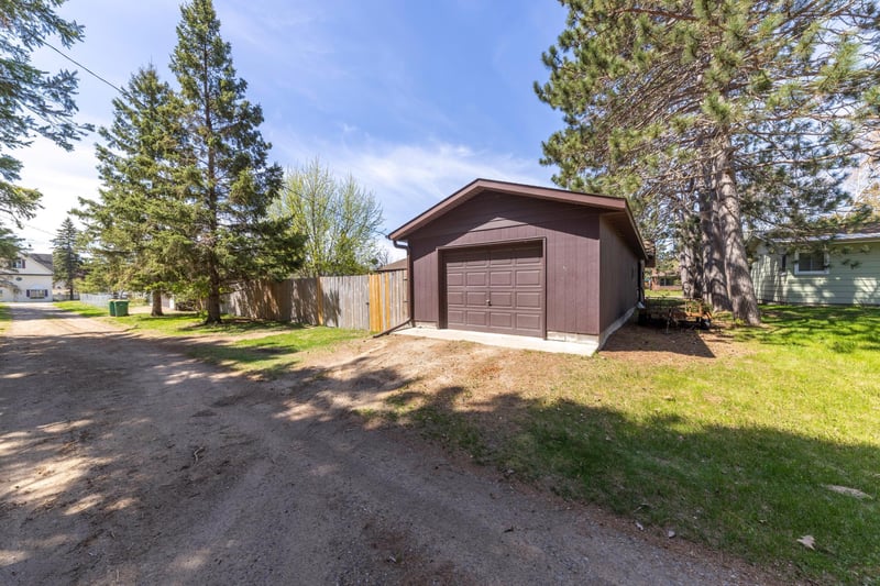 910 SW 4th Ave, Grand Rapids, MN 55744