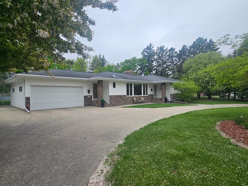 225 Wegener Dr, Breckenridge, MN 56520