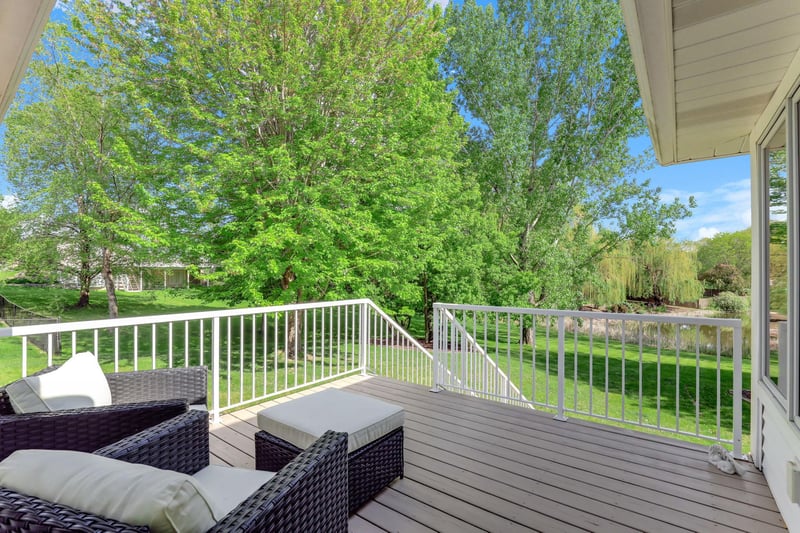 2361 Stone Creek Dr, Chanhassen, MN 55317