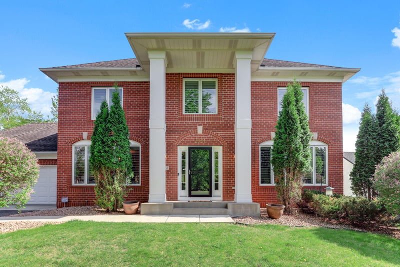 2361 Stone Creek Dr, Chanhassen, MN 55317