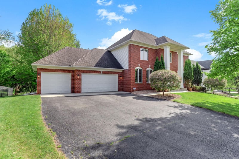 2361 Stone Creek Dr, Chanhassen, MN 55317