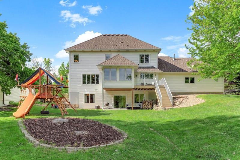 2361 Stone Creek Dr, Chanhassen, MN 55317