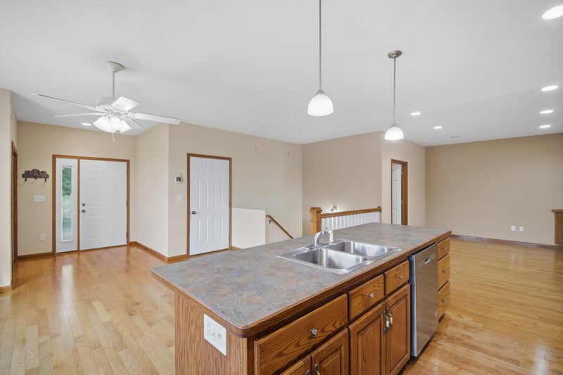 414 4th Ave SE, Lonsdale, MN 55046
