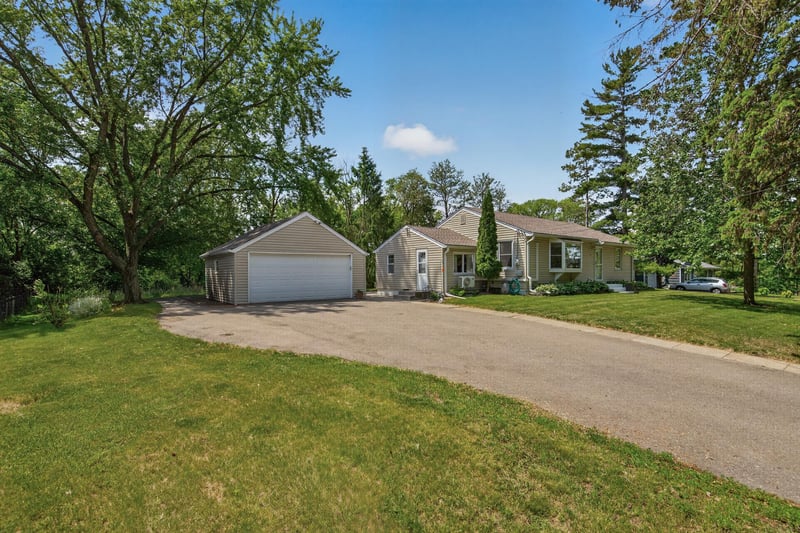 11311 Lorry Ln W, Minnetonka, MN 55305