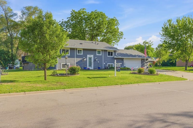 2101 Laramie Trl, Brooklyn Park, MN 55444