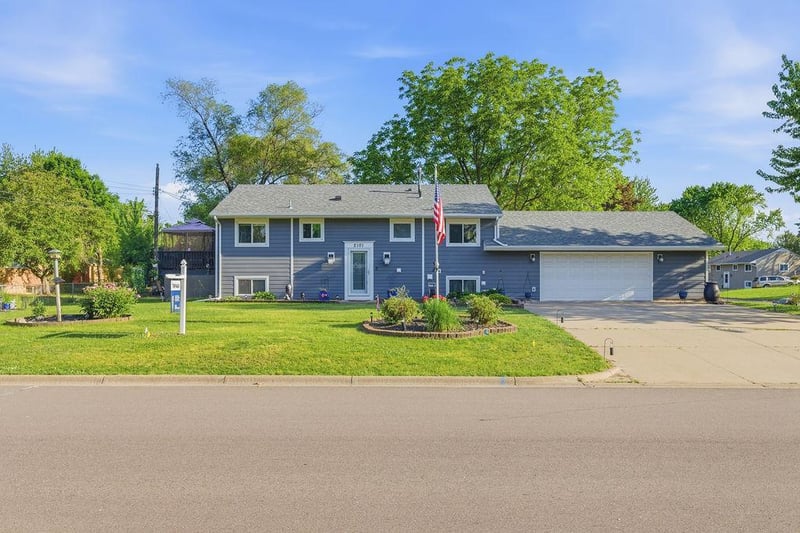 2101 Laramie Trl, Brooklyn Park, MN 55444