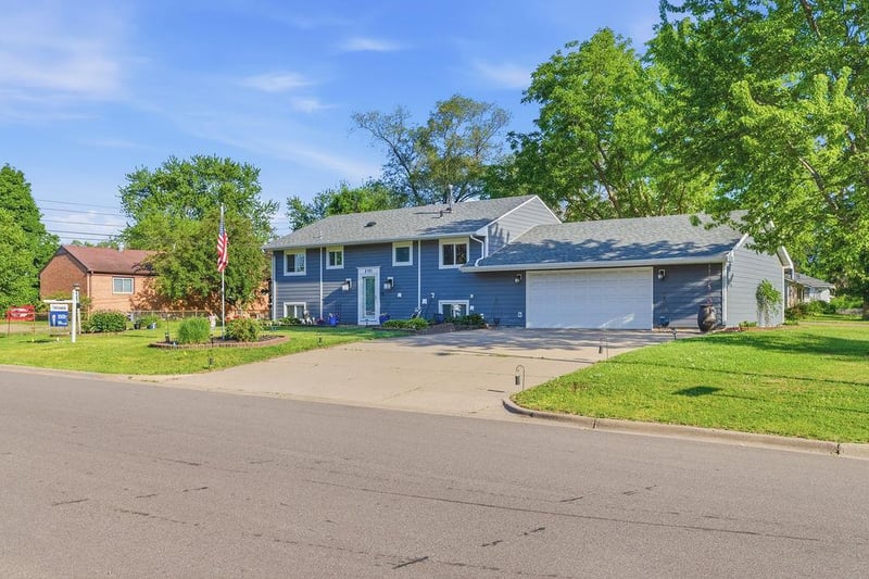 2101 Laramie Trl, Brooklyn Park, MN 55444