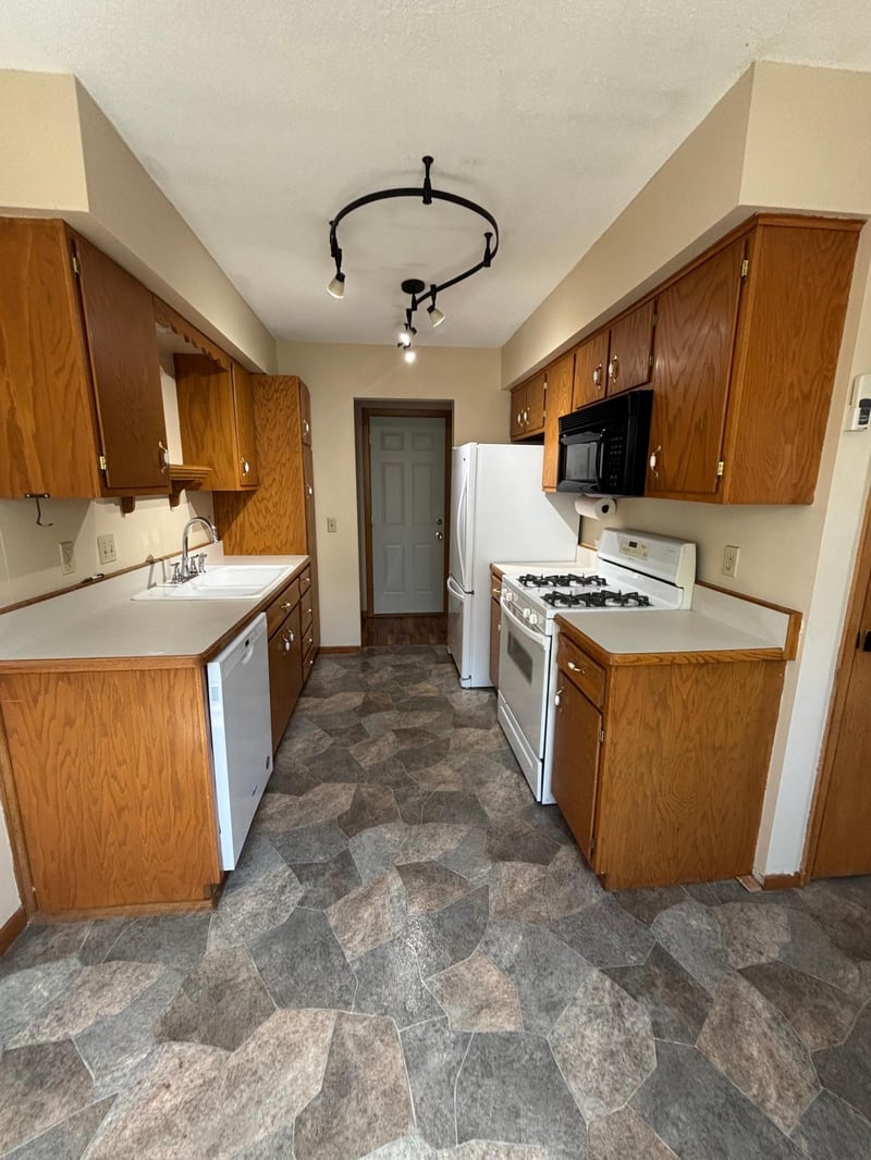 954 Miller St S, Shakopee, MN 55379