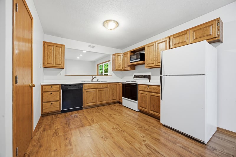 331 Maple Ridge Ct, Detroit Lakes, MN 56501