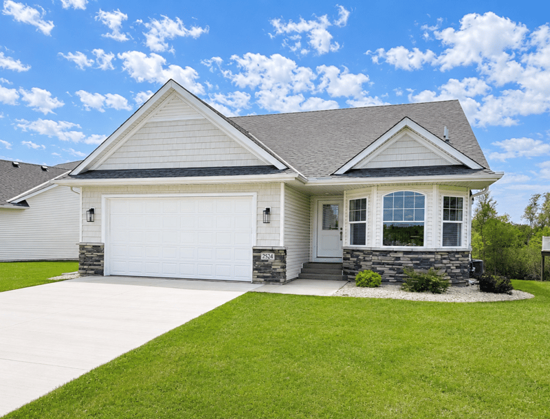 2524 Buchanan Ln S, Cambridge, MN 55008