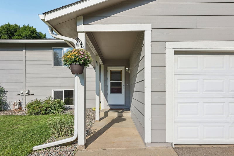 13008 Oliver Ave S, Burnsville, MN 55337