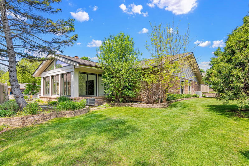 1860 Juneau Ln N, Plymouth, MN 55447