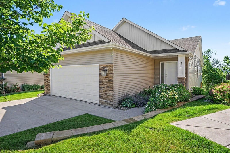 2753 Ridgeview Ln, Red Wing, MN 55066
