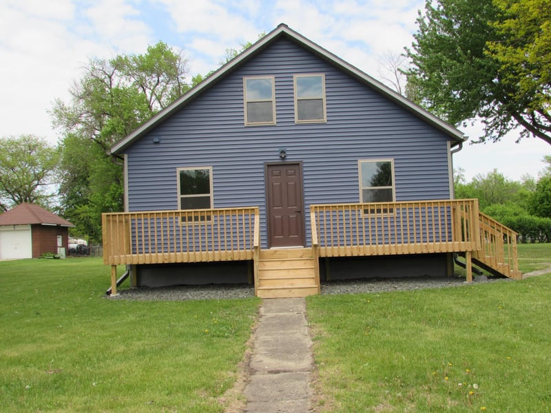 402 W Main St, Ceylon, MN 56121