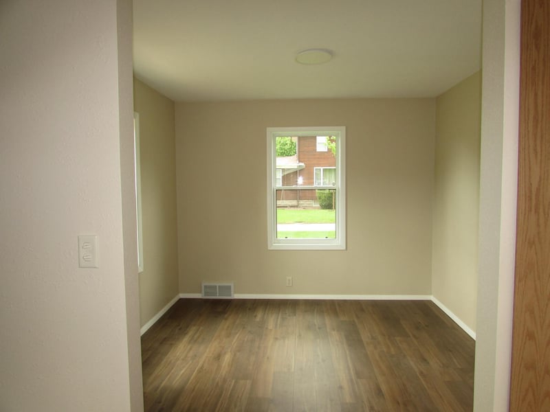 402 W Main St, Ceylon, MN 56121