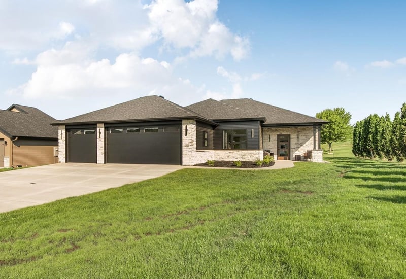 1325 Iris Ln, Saint Joseph, MN 56374