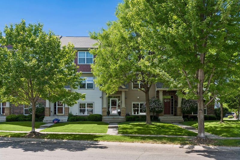 11733 Emery Village Dr N, Champlin, MN 55316