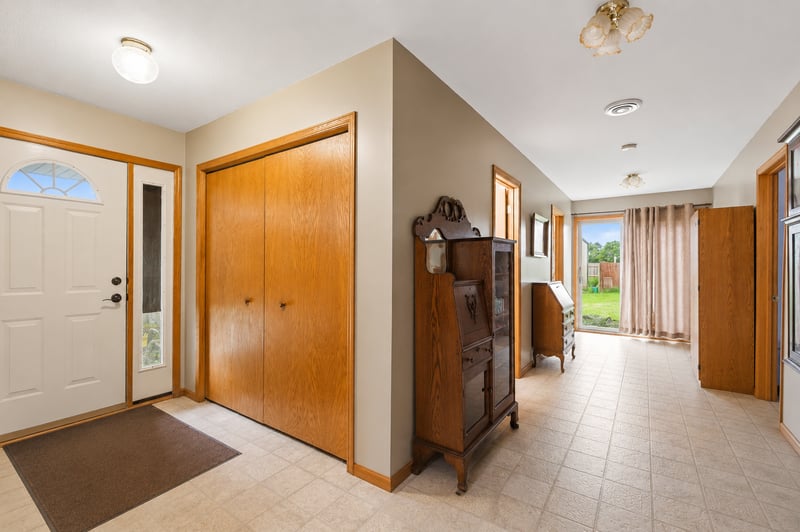 7725 Dolphin Rd, Princeton, MN 55371