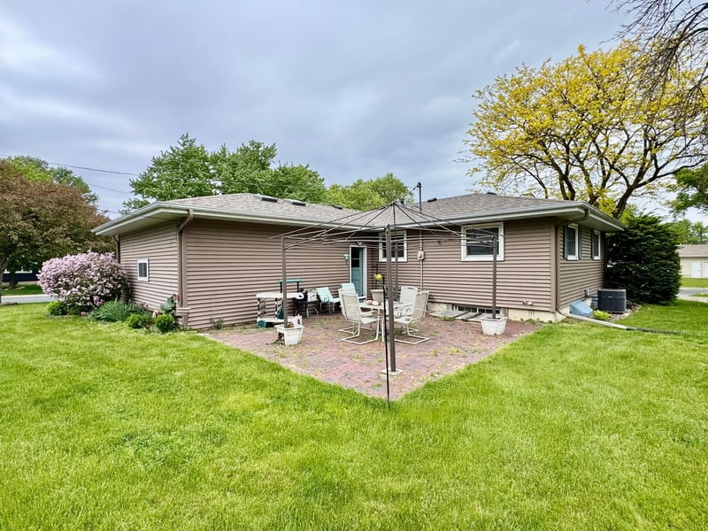 400 7th St NE, Stewartville, MN 55976