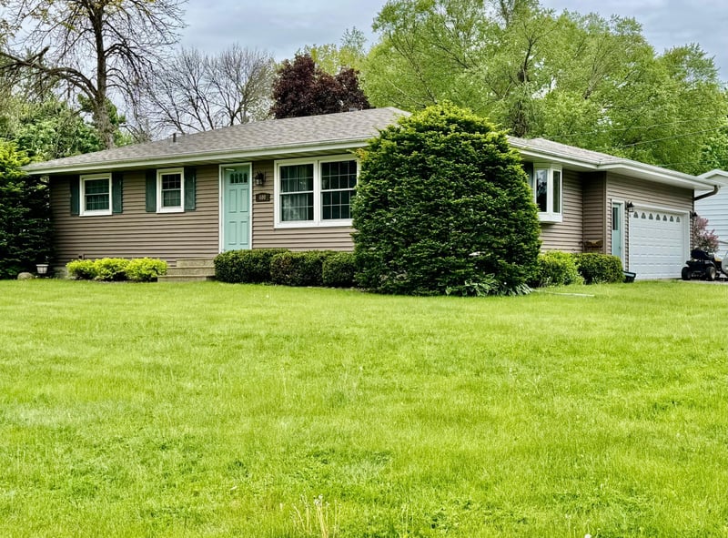 400 7th St NE, Stewartville, MN 55976