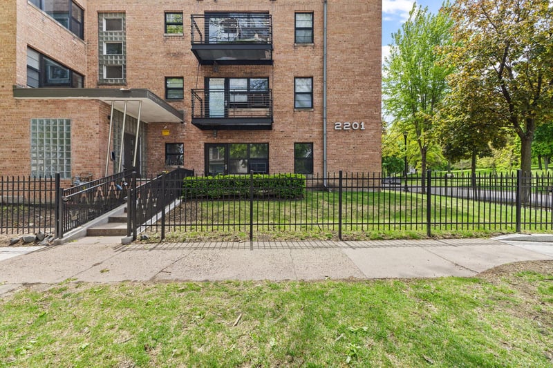 2201 3rd Ave S #302, Minneapolis, MN 55404