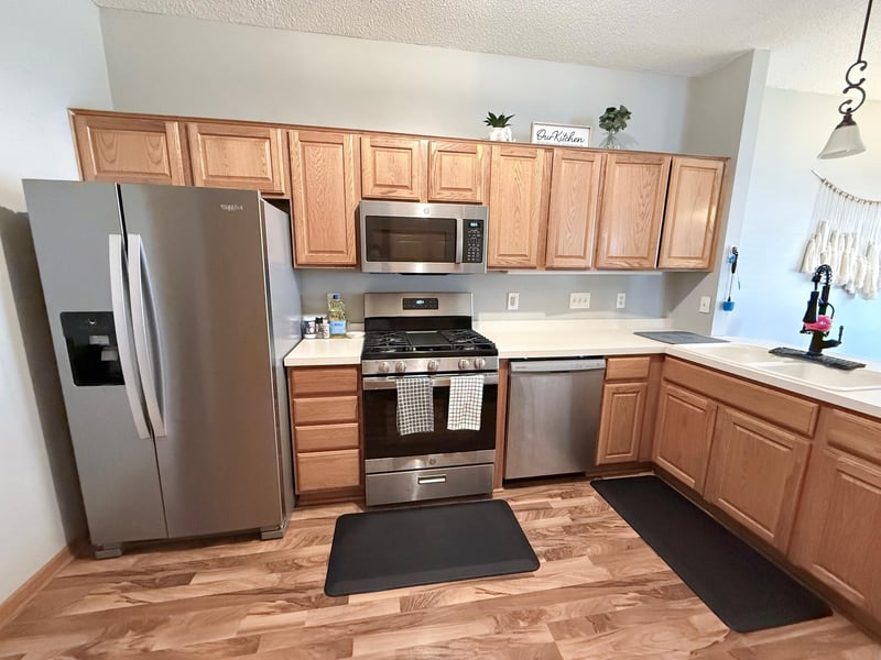 9467 Golden Eagle Ln, Monticello, MN 55362