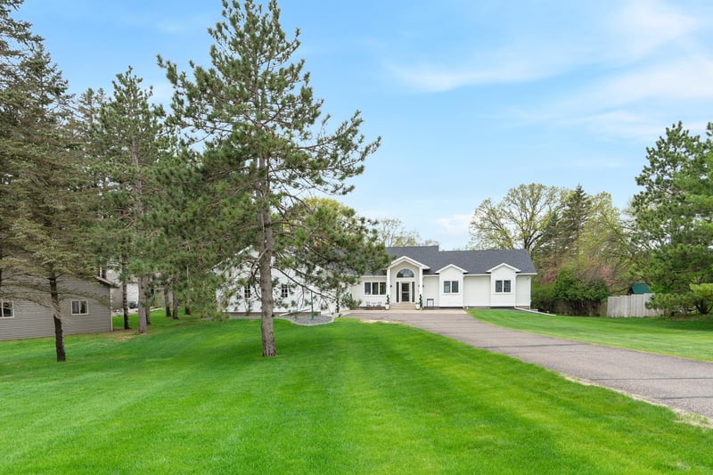 13355 Thomas Dr, Little Falls, MN 56345