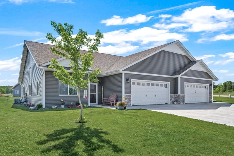 3403 Iris Dr, Eau Claire, WI 54703