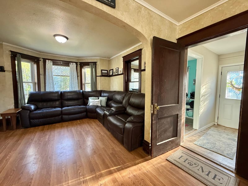 402 Saint Paul Ave S, Thief River Falls, MN 56701