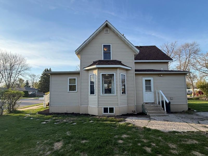 402 Saint Paul Ave S, Thief River Falls, MN 56701