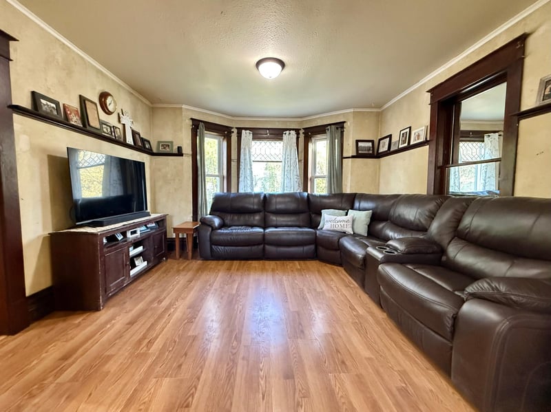402 Saint Paul Ave S, Thief River Falls, MN 56701